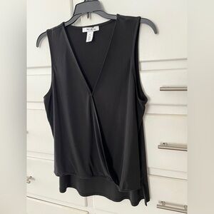 🆕 White House Black Market sleeveless top in black size medium